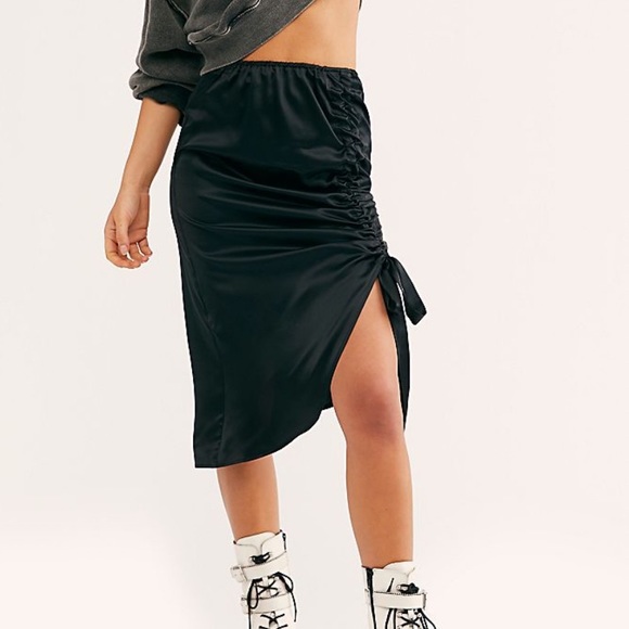 NIGHTCAP CLOTHING SILK CINDY SKIRT W/EXAGGERATED RUNCHED DETAIL IN BLACK SIZE M - Picture 3 of 7